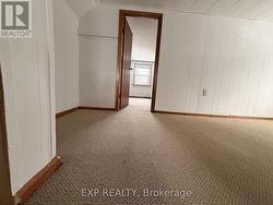 Hallway 2nd floor - 