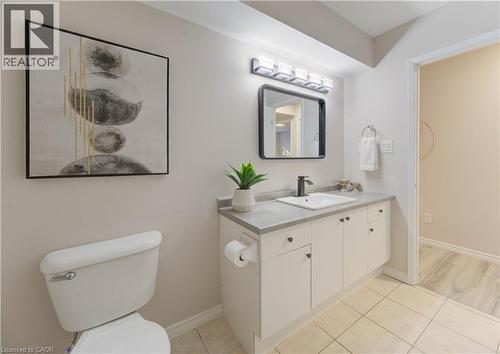 4pc washroom - 12 Holborn Drive Unit# E33, Kitchener, ON - Indoor Photo Showing Bathroom