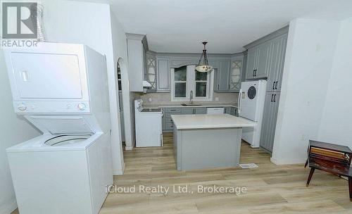 81 Florence Avenue, Kitchener, ON - Indoor Photo Showing Laundry Room