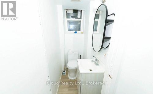 81 Florence Avenue, Kitchener, ON - Indoor Photo Showing Bathroom