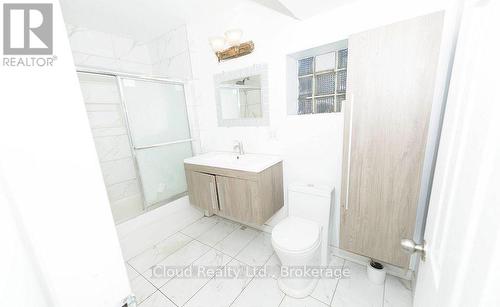 81 Florence Avenue, Kitchener, ON - Indoor Photo Showing Bathroom