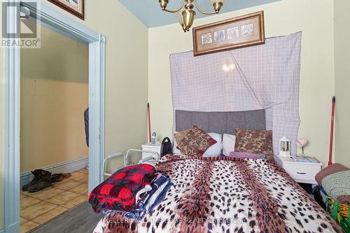 24 Fullerton Avenue, Hamilton, ON - Indoor Photo Showing Bedroom