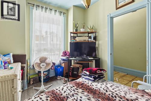 24 Fullerton Avenue, Hamilton, ON - Indoor Photo Showing Bedroom