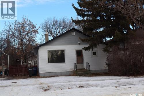 315 7Th Avenue E, Assiniboia, SK - Outdoor