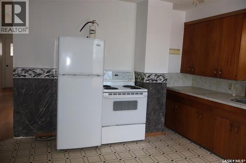 315 7Th Avenue E, Assiniboia, SK - Indoor Photo Showing Kitchen