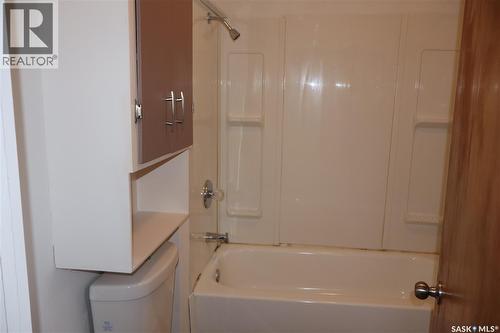 315 7Th Avenue E, Assiniboia, SK - Indoor Photo Showing Bathroom