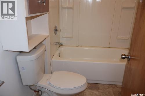 315 7Th Avenue E, Assiniboia, SK - Indoor Photo Showing Bathroom