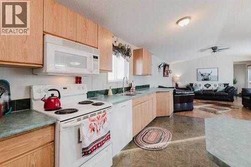 9614 103 Avenue, Clairmont, AB - Indoor Photo Showing Kitchen With Double Sink