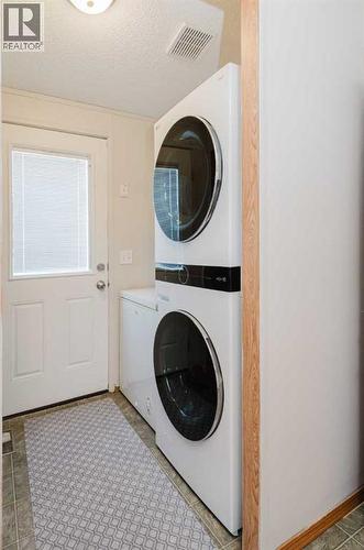 9614 103 Avenue, Clairmont, AB - Indoor Photo Showing Laundry Room