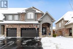 34 MEDICI LANE  Hamilton (Carpenter), ON L9B 0C8