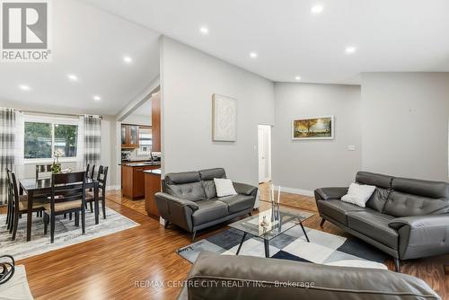 71 Sunray Avenue, London South (South V), ON - Indoor Photo Showing Living Room