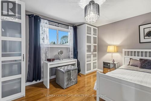 71 Sunray Avenue, London South (South V), ON - Indoor Photo Showing Bedroom