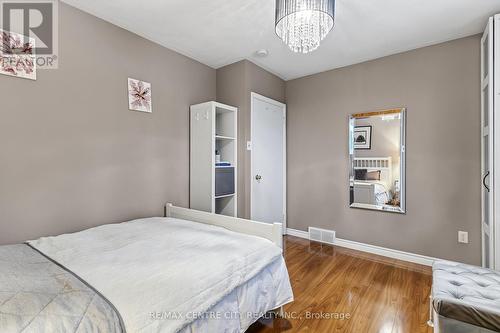 71 Sunray Avenue, London South (South V), ON - Indoor Photo Showing Bedroom