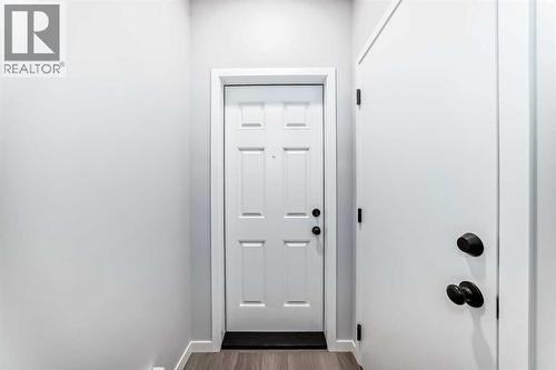 32 Creekview Common Sw, Calgary, AB - Indoor Photo Showing Other Room