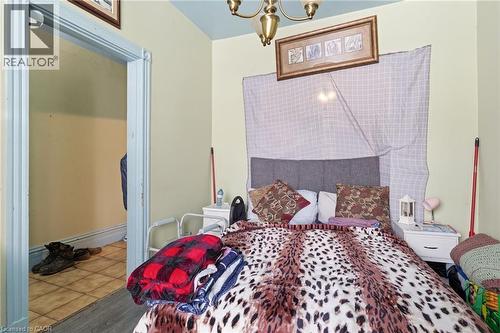 24 Fullerton Avenue, Hamilton, ON - Indoor Photo Showing Bedroom