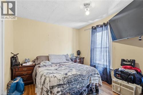 24 Fullerton Avenue, Hamilton, ON - Indoor Photo Showing Bedroom