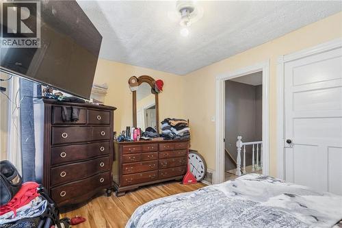 24 Fullerton Avenue, Hamilton, ON - Indoor Photo Showing Bedroom