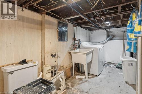 24 Fullerton Avenue, Hamilton, ON - Indoor Photo Showing Laundry Room