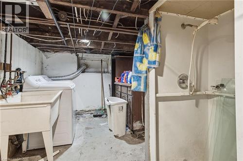 24 Fullerton Avenue, Hamilton, ON - Indoor Photo Showing Laundry Room
