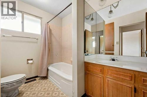 2719 Chalice Road Nw, Calgary, AB - Indoor Photo Showing Bathroom