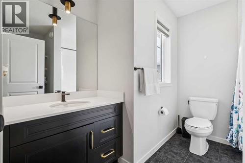 86 Creekside Way Sw, Calgary, AB - Indoor Photo Showing Bathroom