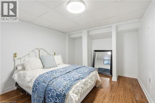 940 Brucedale Avenue E, Hamilton, ON - Indoor Photo Showing Bedroom
