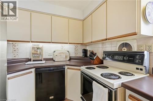 940 Brucedale Avenue E, Hamilton, ON - Indoor Photo Showing Kitchen