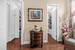 Walk-in closet - 