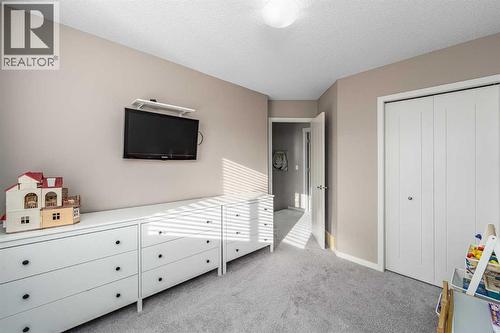 Bedroom 2 - 17 Evansridge Circle Nw, Calgary, AB - Indoor Photo Showing Bedroom