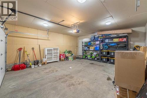 17 Evansridge Circle Nw, Calgary, AB - Indoor Photo Showing Garage