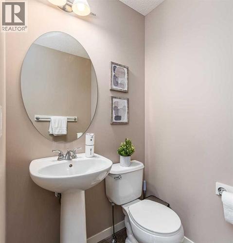17 Evansridge Circle Nw, Calgary, AB - Indoor Photo Showing Bathroom