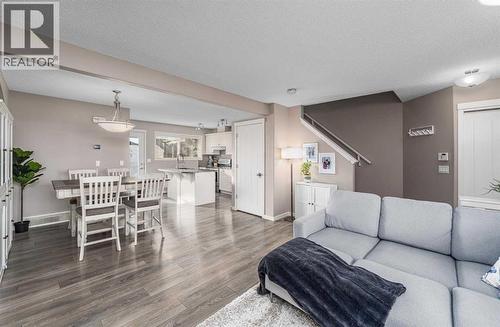 17 Evansridge Circle Nw, Calgary, AB - Indoor Photo Showing Living Room