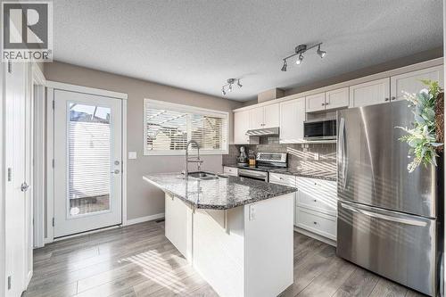 17 Evansridge Circle Nw, Calgary, AB - Indoor Photo Showing Kitchen With Stainless Steel Kitchen With Double Sink With Upgraded Kitchen