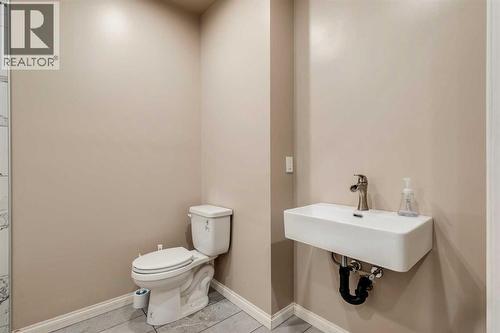 123 Marquis Green Se, Calgary, AB - Indoor Photo Showing Bathroom