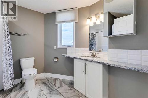123 Marquis Green Se, Calgary, AB - Indoor Photo Showing Bathroom