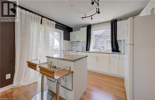 350 Victoria Street S, Kitchener, ON - Indoor Photo Showing Kitchen