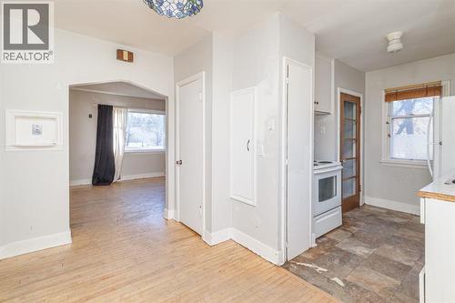 2820 Parkdale Boulevard Nw, Calgary, AB - Indoor