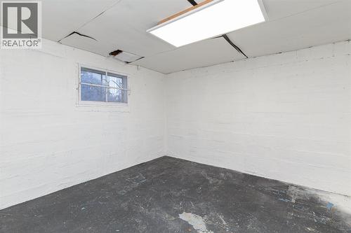 2820 Parkdale Boulevard Nw, Calgary, AB - Indoor Photo Showing Other Room