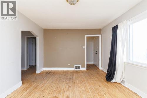 2820 Parkdale Boulevard Nw, Calgary, AB - Indoor Photo Showing Other Room