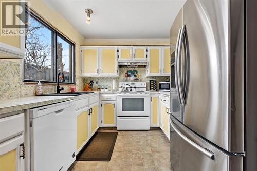 941 Ranchview Crescent Nw, Calgary, AB - Indoor Photo Showing Kitchen