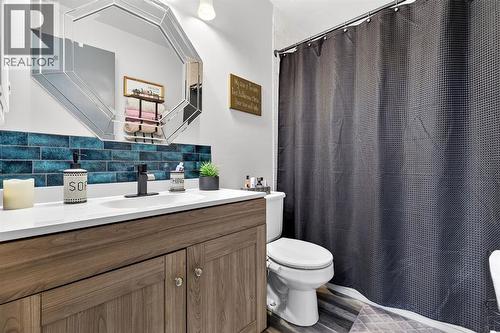 941 Ranchview Crescent Nw, Calgary, AB - Indoor Photo Showing Bathroom