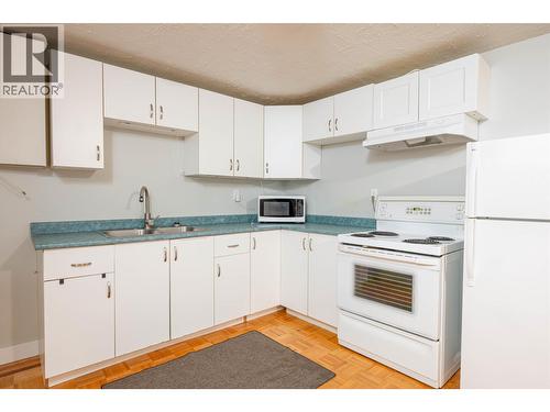 1601 Gorse Street, Prince George, BC - Indoor Photo Showing Kitchen With Double Sink