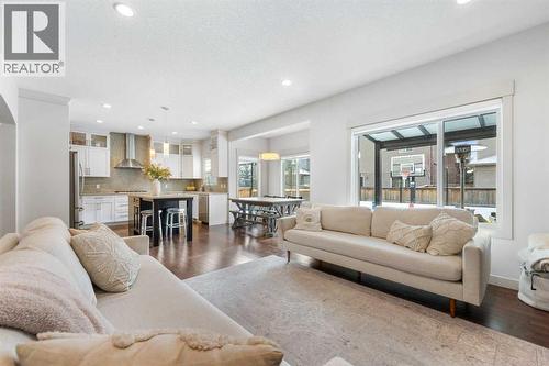 35 Aspenshire Drive Sw, Calgary, AB - Indoor Photo Showing Living Room