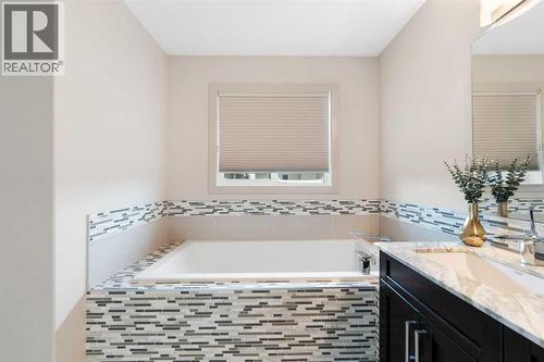 35 Aspenshire Drive Sw, Calgary, AB - Indoor Photo Showing Bathroom