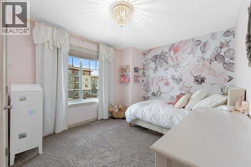 35 Aspenshire Drive Sw, Calgary, AB - Indoor Photo Showing Bedroom