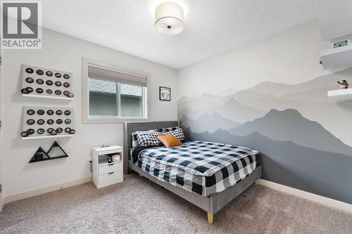 35 Aspenshire Drive Sw, Calgary, AB - Indoor Photo Showing Bedroom