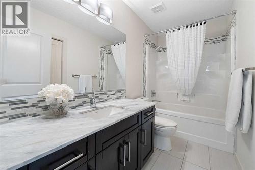 35 Aspenshire Drive Sw, Calgary, AB - Indoor Photo Showing Bathroom