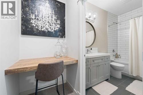 35 Aspenshire Drive Sw, Calgary, AB - Indoor Photo Showing Bathroom