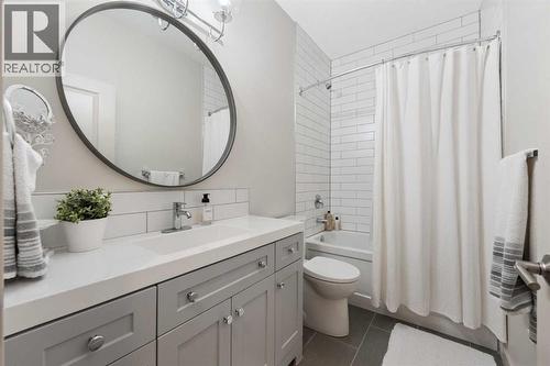 35 Aspenshire Drive Sw, Calgary, AB - Indoor Photo Showing Bathroom