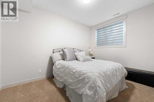 35 Aspenshire Drive Sw, Calgary, AB - Indoor Photo Showing Bedroom